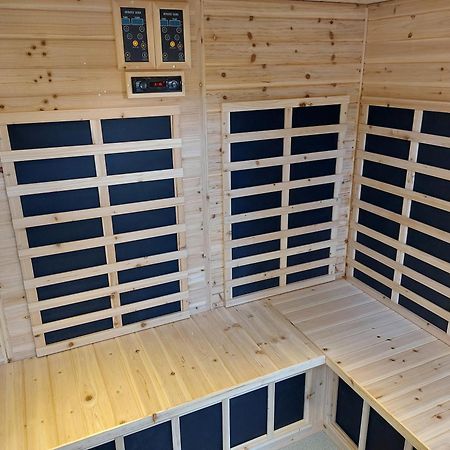 Hotel Les Jardins De Bormes, Sauna & Jacuzzi Eksteriør billede