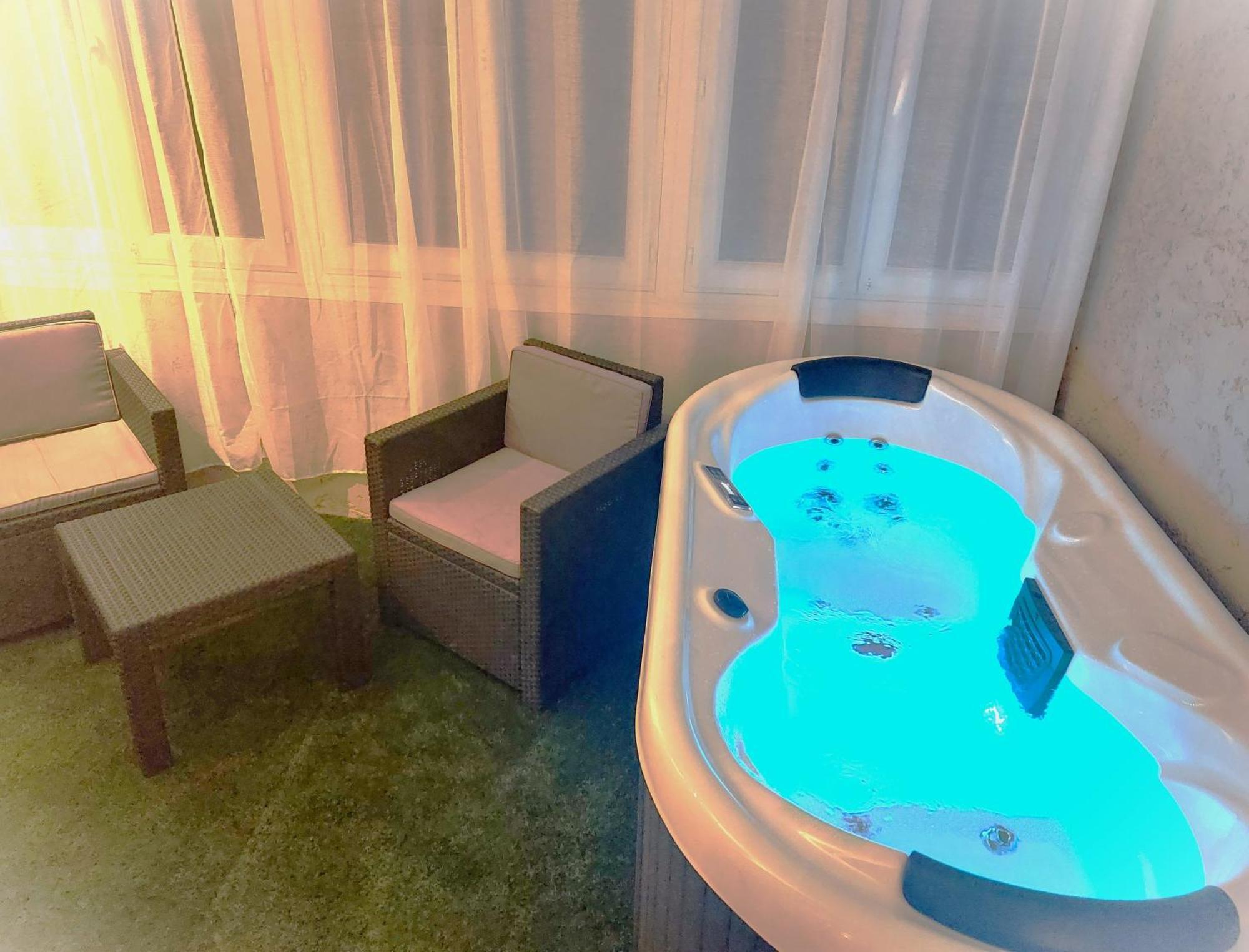 Hotel Les Jardins De Bormes, Sauna & Jacuzzi Eksteriør billede