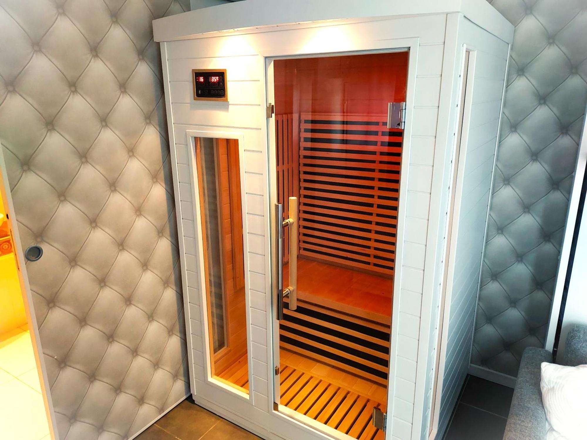 Hotel Les Jardins De Bormes, Sauna & Jacuzzi Eksteriør billede